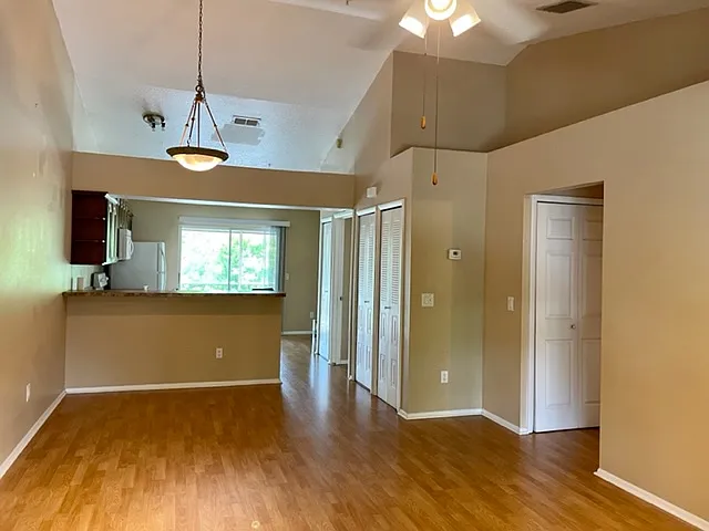 124 Reserve Cir #208 — Photo 3