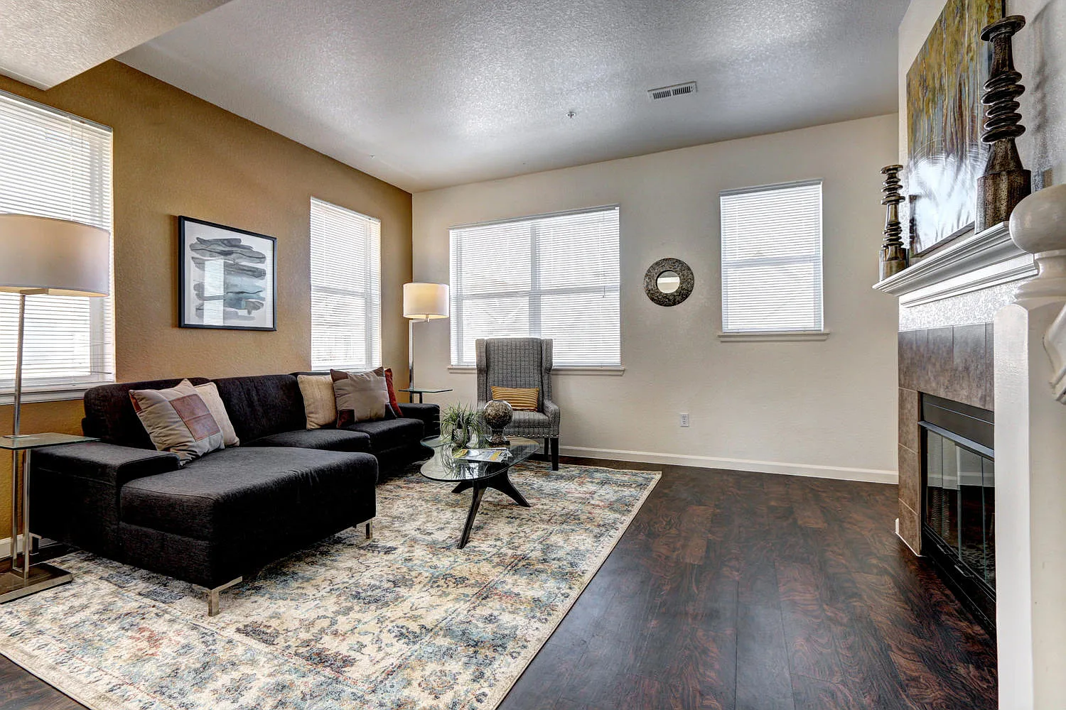 2 bed, 1400 sqft, $1,995 — Photo 2