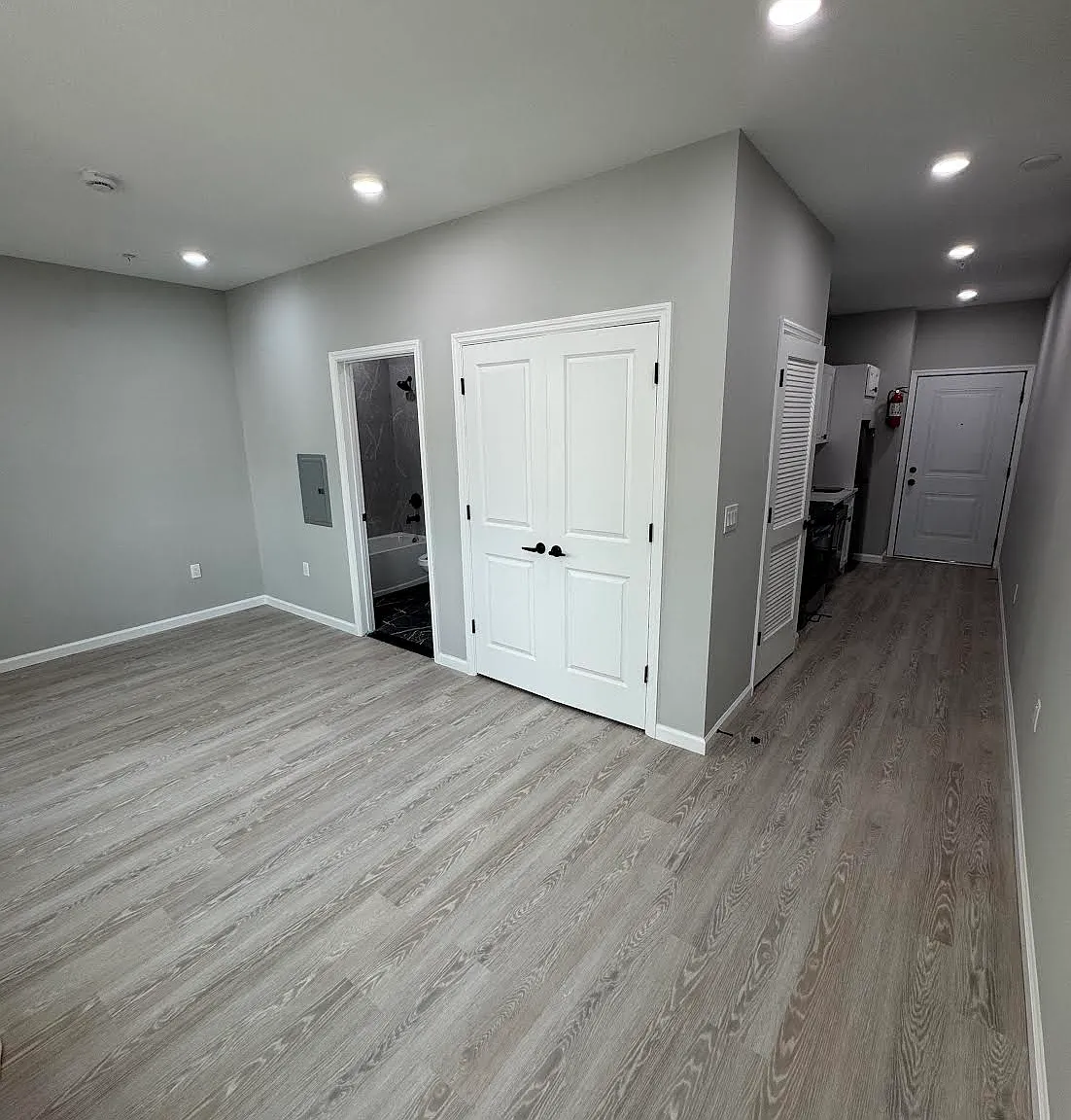 Studio, $1,636 — Photo 1