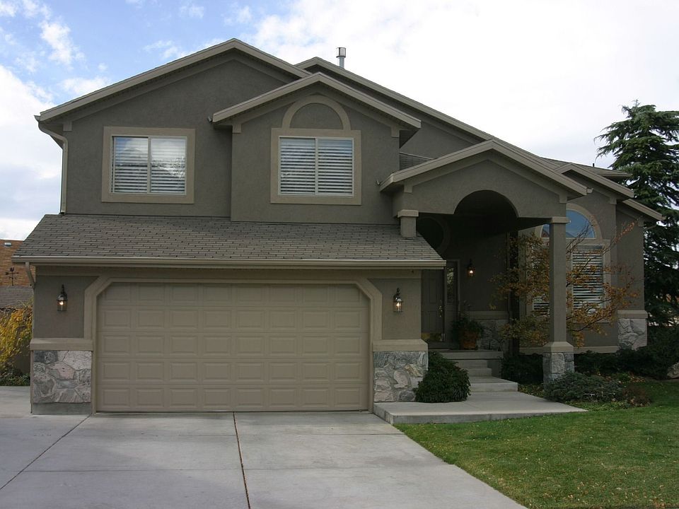 House facing beautiful Montain view
