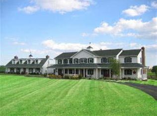 39W135 Seavey Rd, Batavia, IL 60510