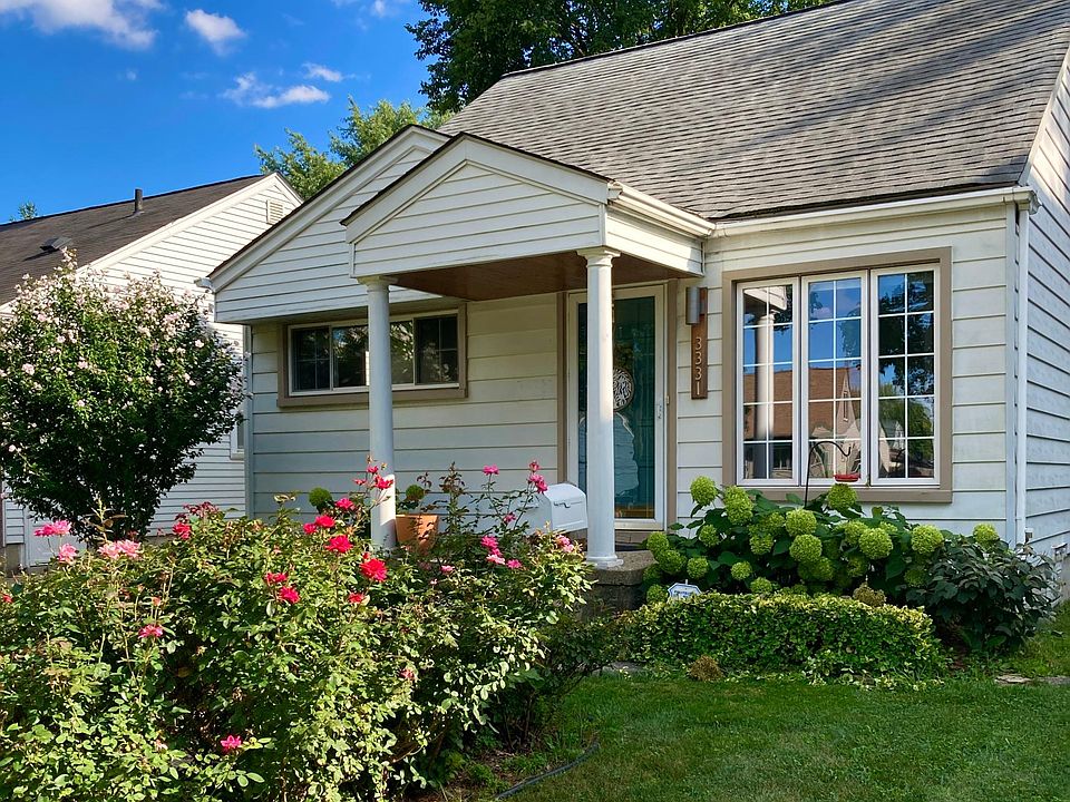 Front flowers are maintenance free.