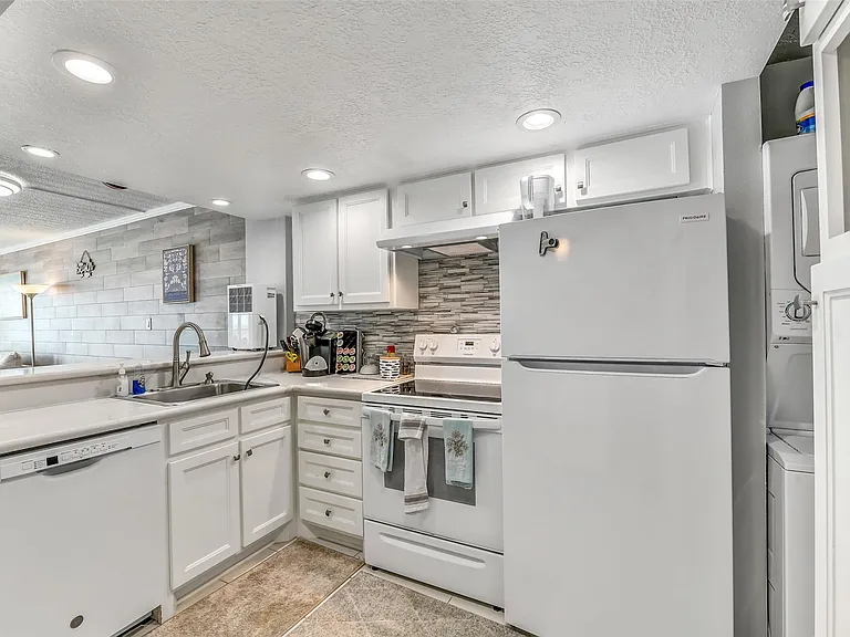 7310 Seawall Blvd #605 — Photo 6