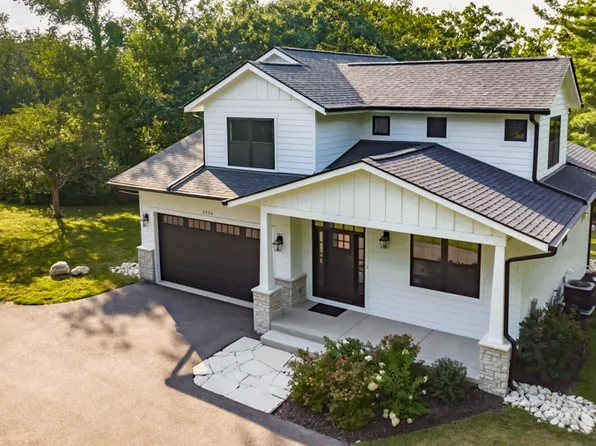 3226 Chelmsford Dr, Spring Grove, IL 60081