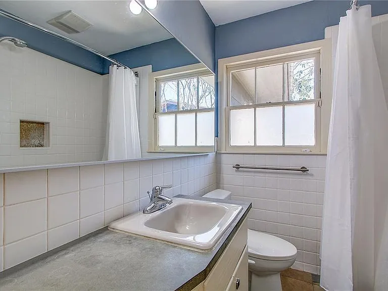 1910 Cullen Ave — Photo 12