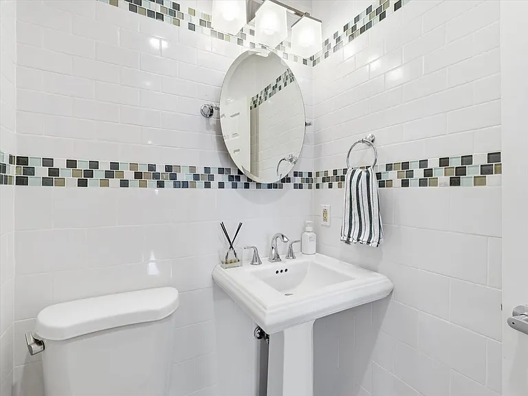 814 Willow Ave #5LF — Photo 24