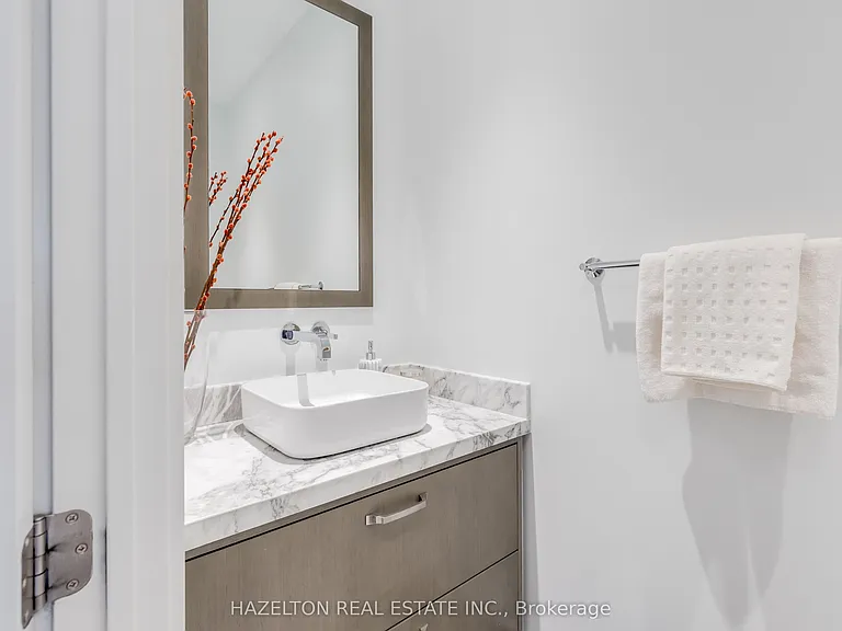 455 Wellington St W #301 — Photo 26