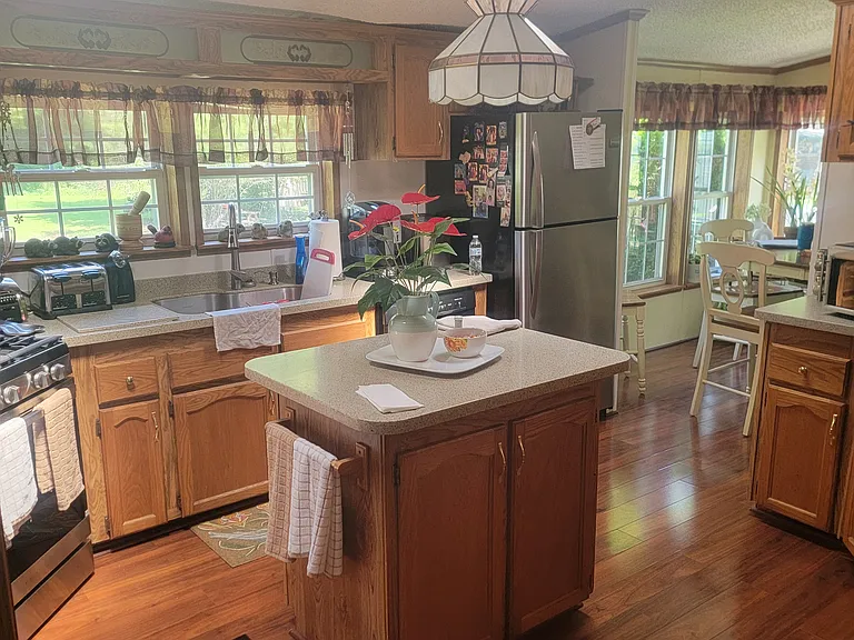 34 Lakeside Dr — Photo 8