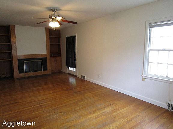 3rd image of 804 Laramie St #11043546