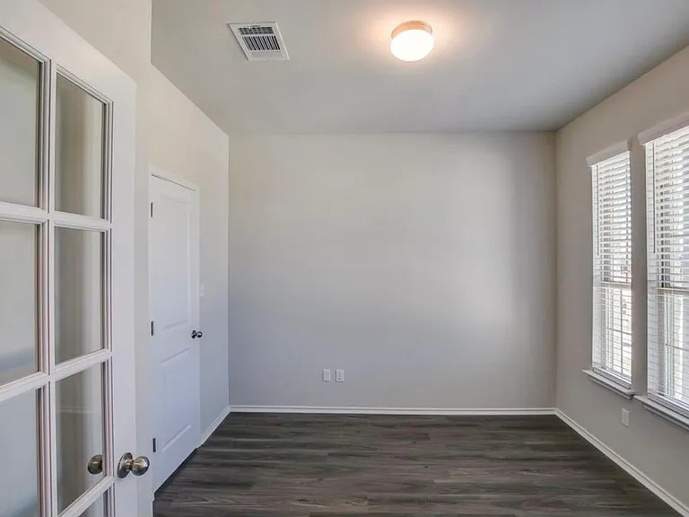 129 Goldfinch Dr — Photo 4