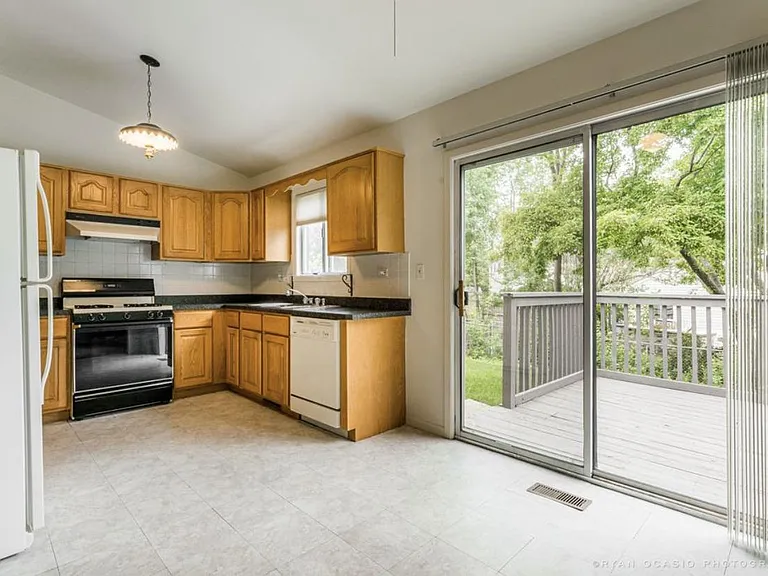 137 Lasalle Rd — Photo 10