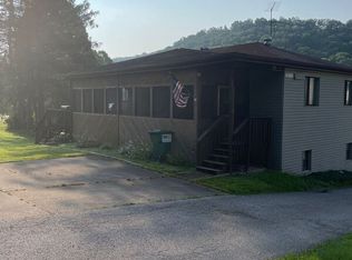 51 Bordeaux Ln, Hurricane, WV 25526