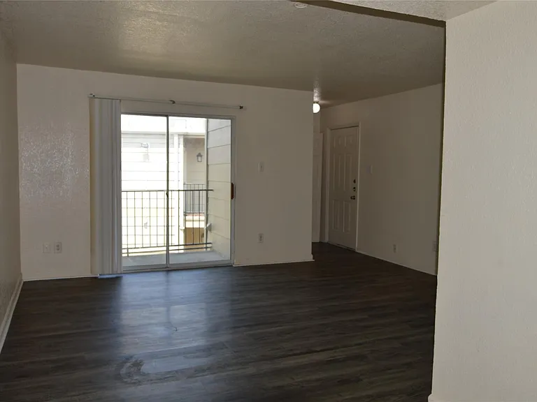 8100 Creekbend Dr #174 — Photo 7