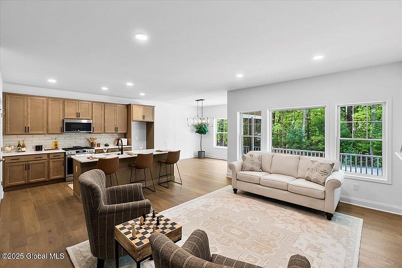 3rd image of 36 Wellington Court