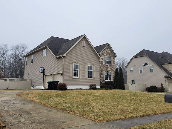 3rd image of 144 White Cedar Dr