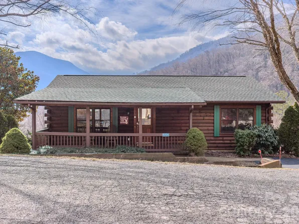 66 Elm Dr, Maggie Valley, NC 28751