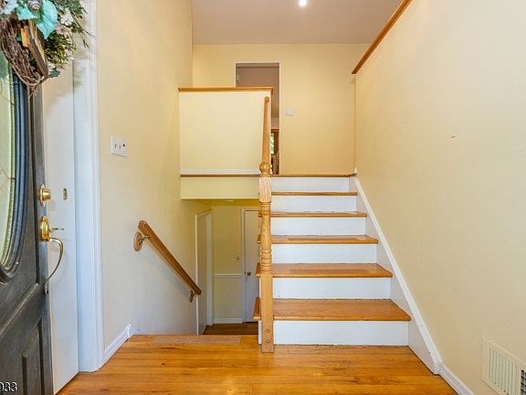 3rd image of 11 Southview Rd