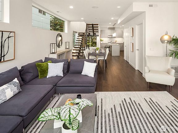 3rd image of 2834 Fairview Avenue E