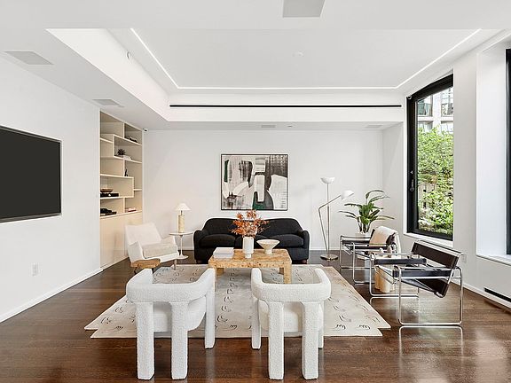 2nd image of 505 W 19th St APT 2D