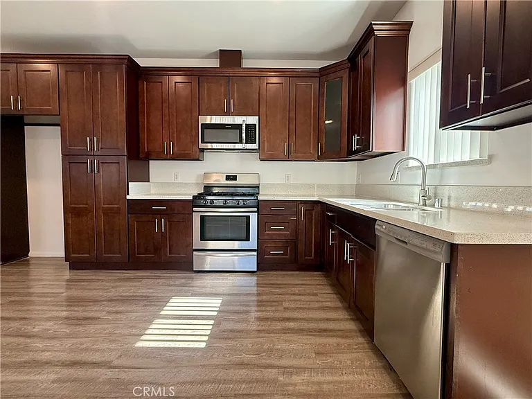 6624 Balboa Blvd #4 — Photo 1