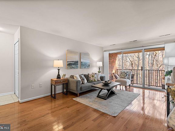 4th image of 886 College Pkwy #30