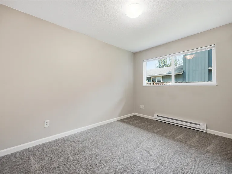 8002-8004 SE 25th Ave — Photo 14