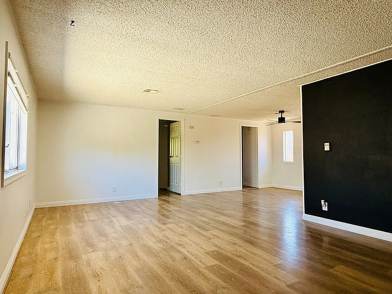 416 Valley St — Photo 2
