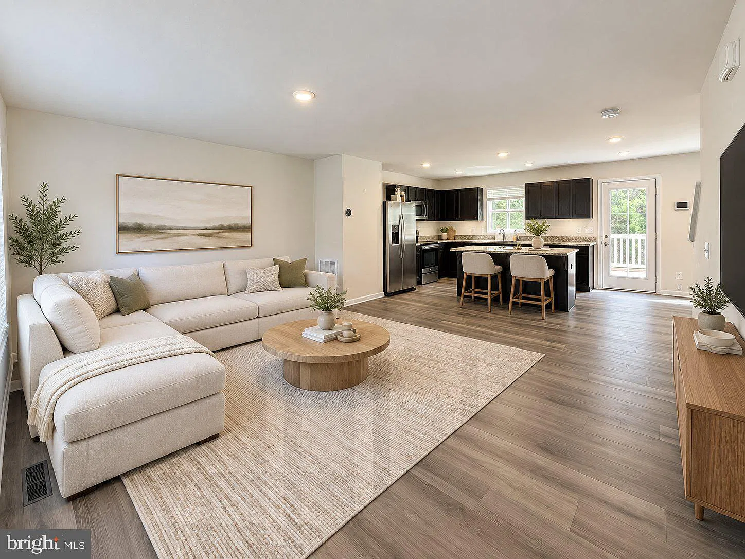 4 bed, 2.5 bath, 1906 sqft, $3,000 — Photo 2