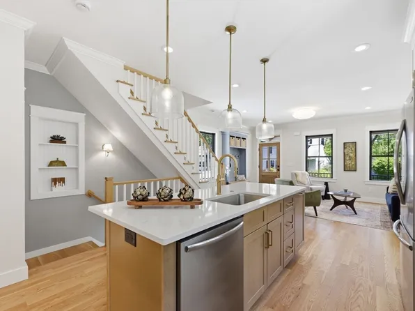 33 Landy Ave, Florence, MA 01062