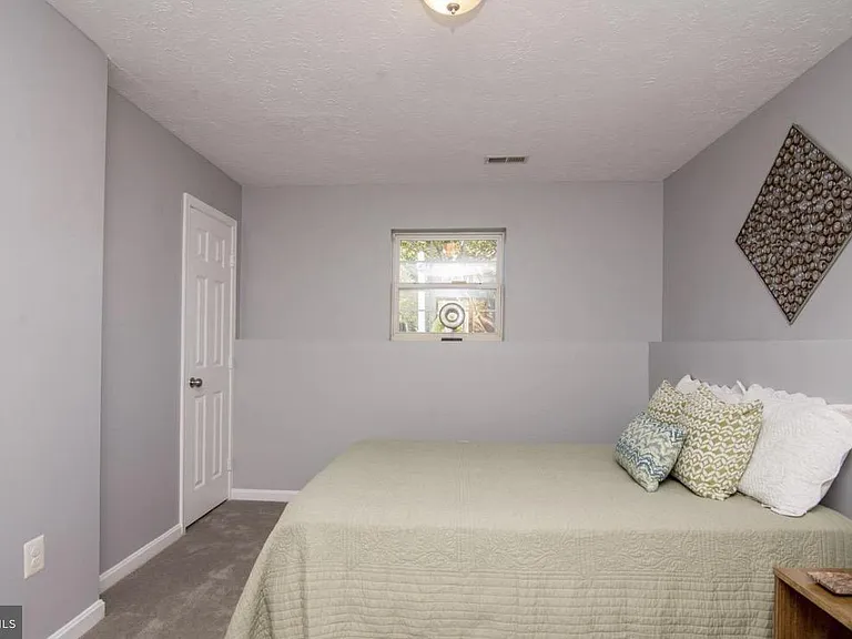 8800 Community Square Ln — Photo 21