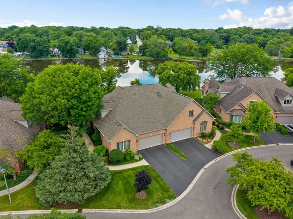 1240 Willowgate Ln, Saint Charles, IL 60174