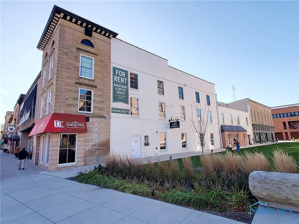 2 bed, 2.0 bath, $1,350 — Photo 1