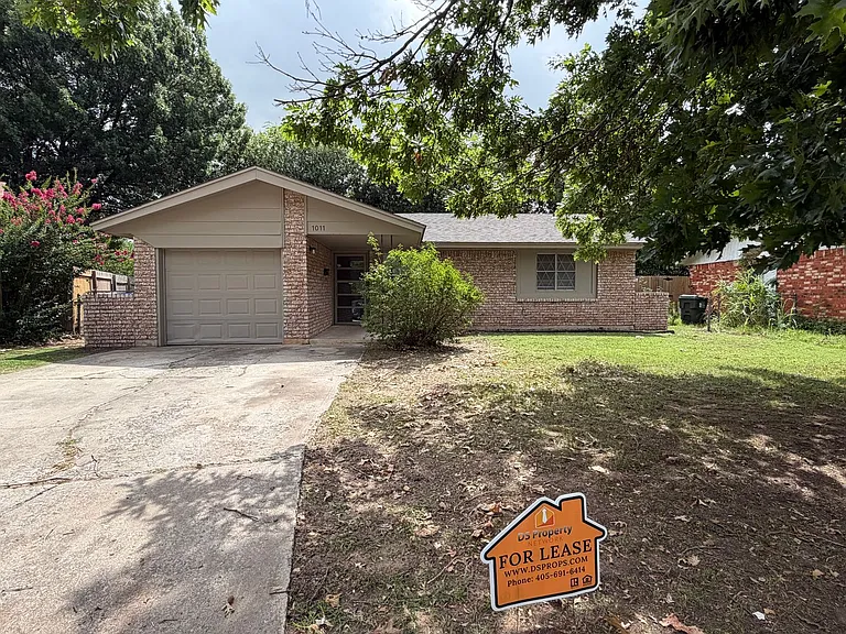 1011 Raleigh Cir — Photo 1