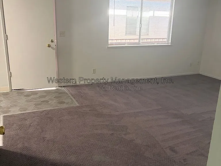 1910 46th Ave #19 — Photo 3