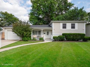 285 N Country Club Dr, Addison, IL 60101