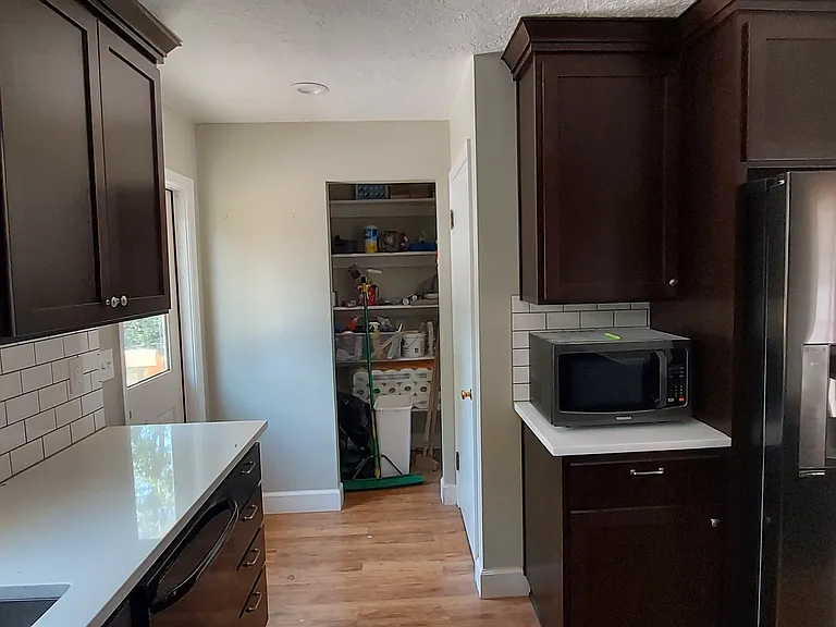 231 NE 10th Ave — Photo 11