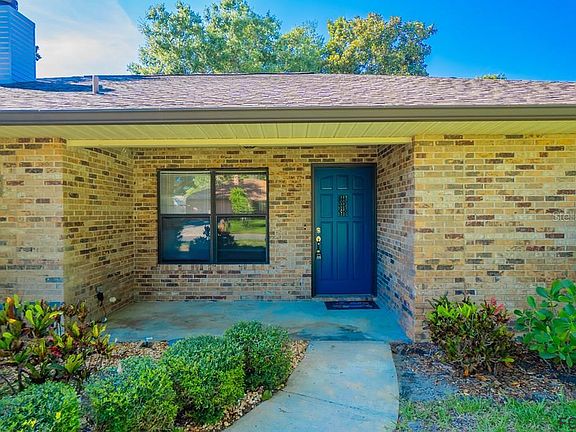 4th image of 32 Sycamore Cir