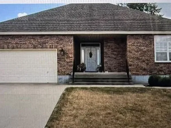 3904 SW Briarwood Oaks Dr, Blue Springs, MO 64015
