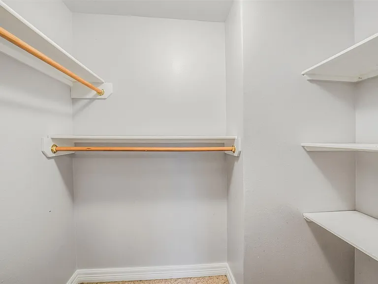 16302 Crossfield Dr — Photo 14