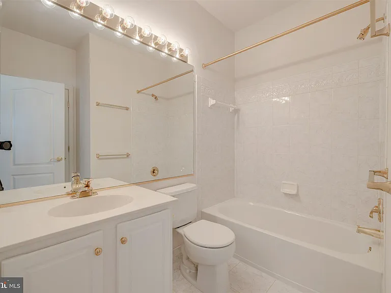 11909 Saint Johnsbury Ct — Photo 3