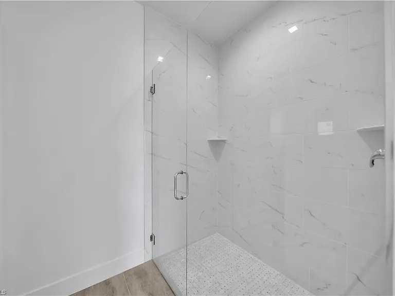 1142 Dutchess St E — Photo 17