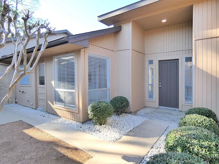 604 Golfview Dr — Photo 2
