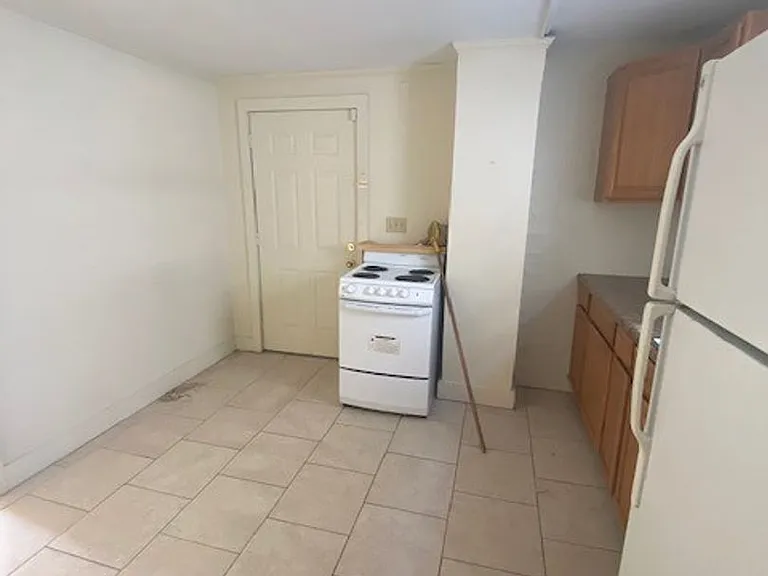 378 Crown St — Photo 12