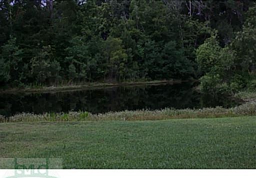 2nd image of 101 Live Oak Ln