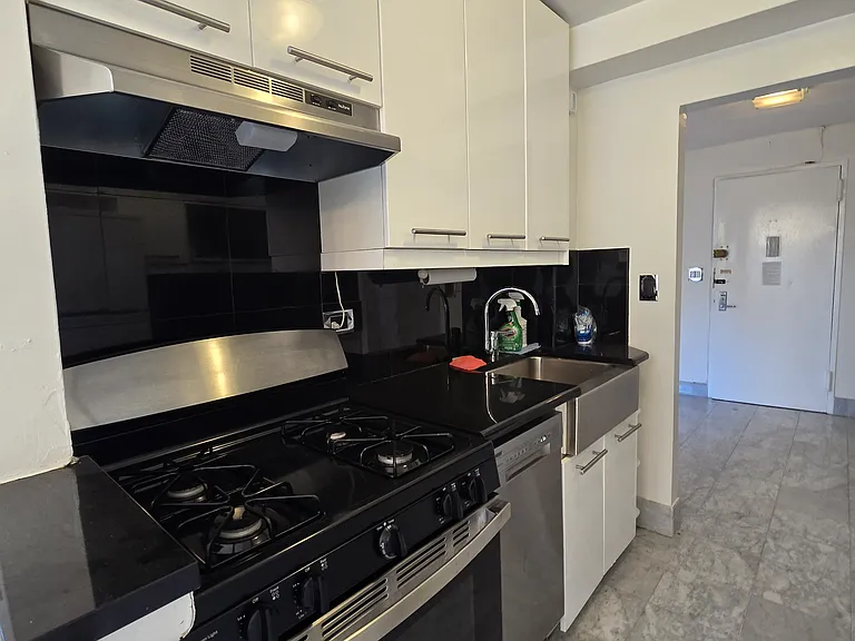 3044 29th St #4V — Photo 3