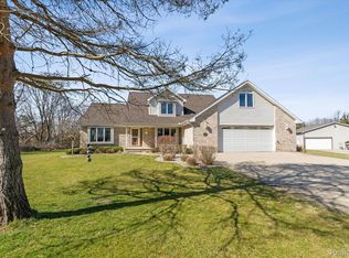 9346 Farley Rd, Pinckney, MI 48169