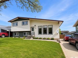604 5th AVENUE W, Assiniboia, SK S0H 0B0