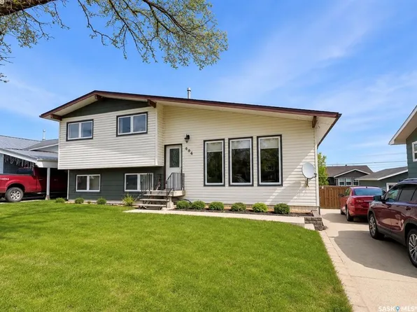 604 5th AVENUE W, Assiniboia, SK S0H 0B0