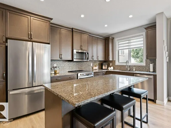 20008 18th Ave NW, Edmonton, AB T6M 0Y1