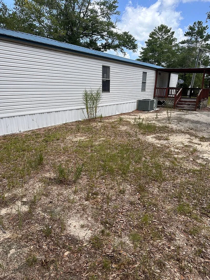 Spacious 2-Bedroom/ 2-Bath Mobile Home - Great Location in Crestview with W/D Connections — Photo 4